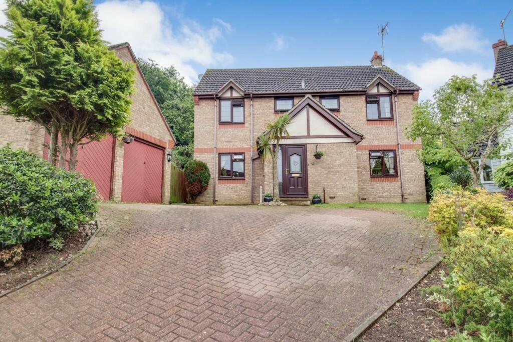 4 bedroom detached house for sale in Grantham Crescent, Ipswich, IP2