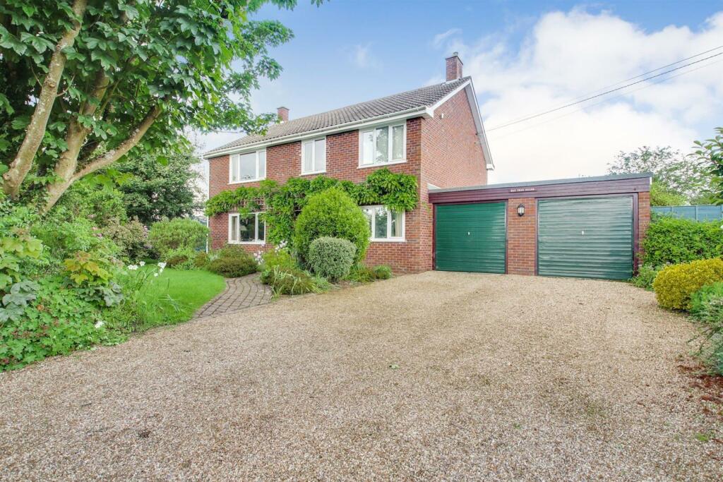 4 bedroom detached house for sale in Tattingstone, Ipswich, IP9
