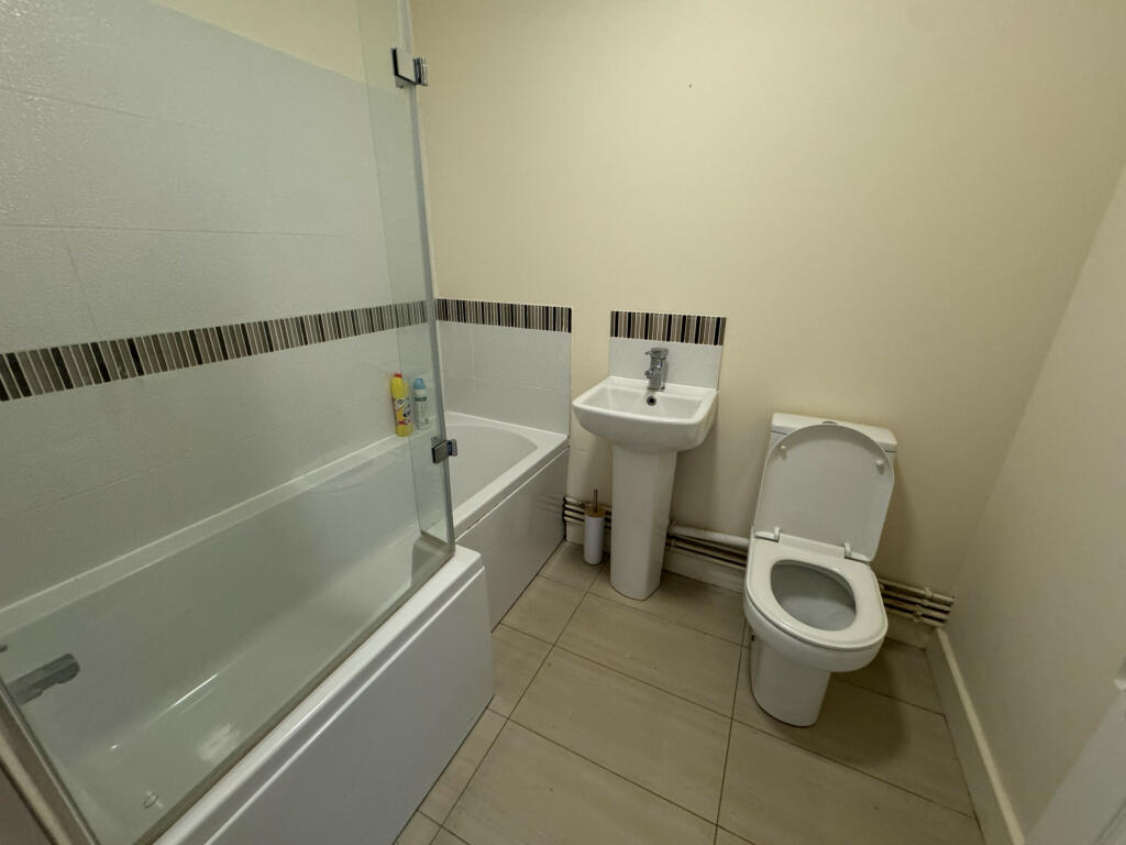 Additional property image - Flat 1, High Street, Bromsgrove, Worcestershire, B61