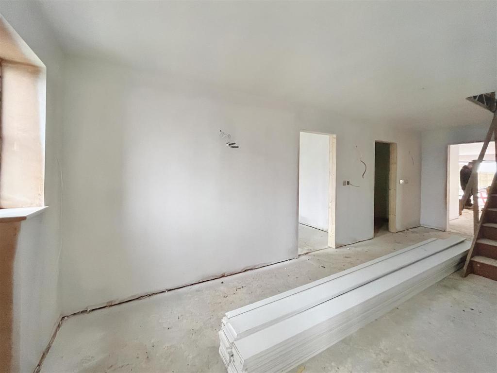 5 bedroom detached house for sale in Moulton Chapel Road, Moulton