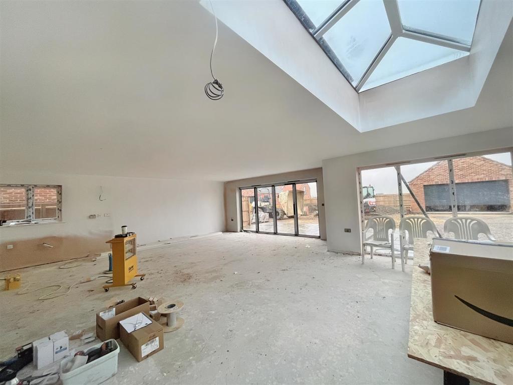 5 bedroom detached house for sale in Moulton Chapel Road, Moulton