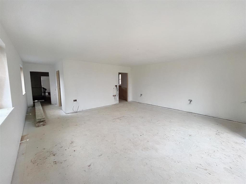 5 bedroom detached house for sale in Moulton Chapel Road, Moulton