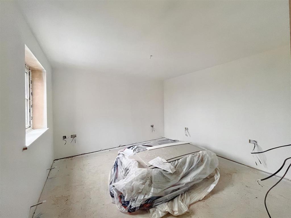 5 bedroom detached house for sale in Moulton Chapel Road, Moulton