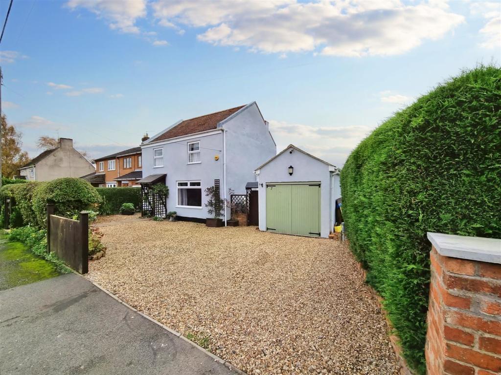 3 bedroom detached house for sale in Starlode Drove, West Pinchbeck, PE11