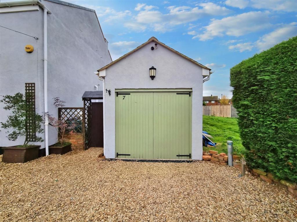 3 bedroom detached house for sale in Starlode Drove, West Pinchbeck, PE11