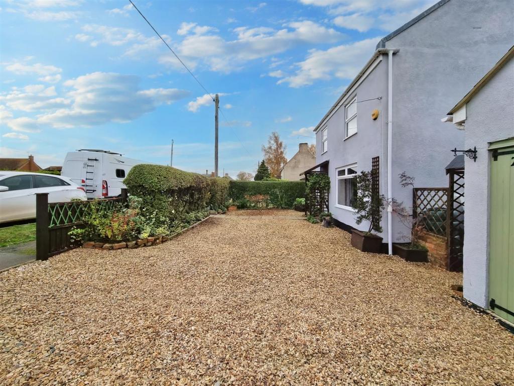 3 bedroom detached house for sale in Starlode Drove, West Pinchbeck, PE11