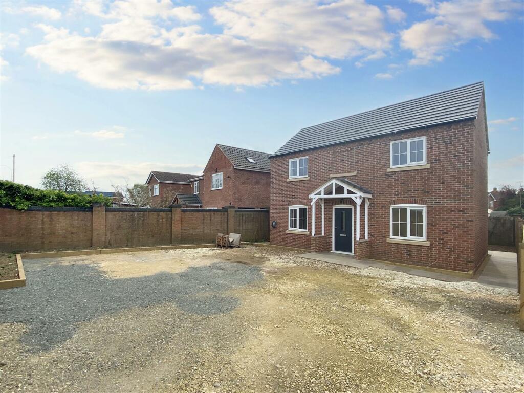 3 bedroom detached house for sale in High Road, Whaplode, PE12