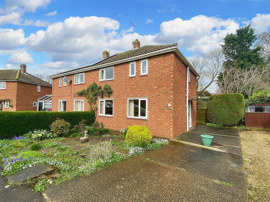 3 bedroom semidetached house for sale in Earlsfield, Moulton Seas End