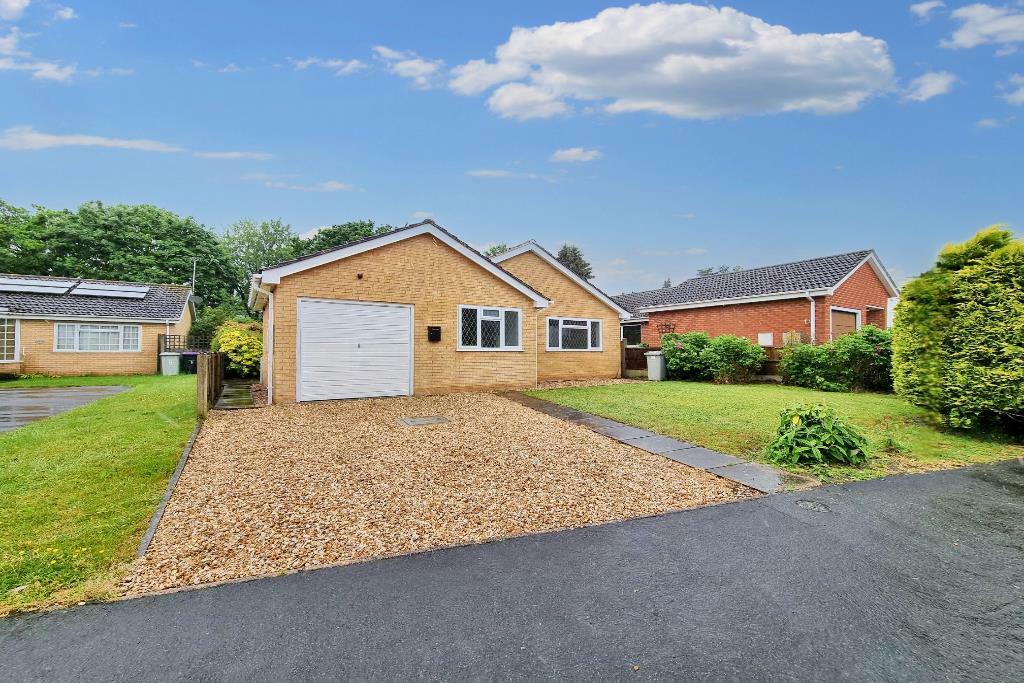 2 bedroom detached bungalow for sale in Gorse Close, Woodhall Spa, LN10