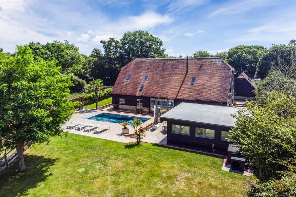 Main image of property: Hewarts Lane, Aldwick, West Sussex, PO21