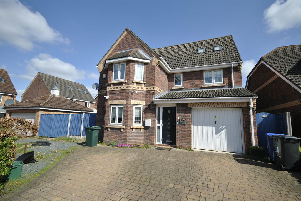 6 bedroom detached house for sale in Kentmere Drive, Lakeside, DN4