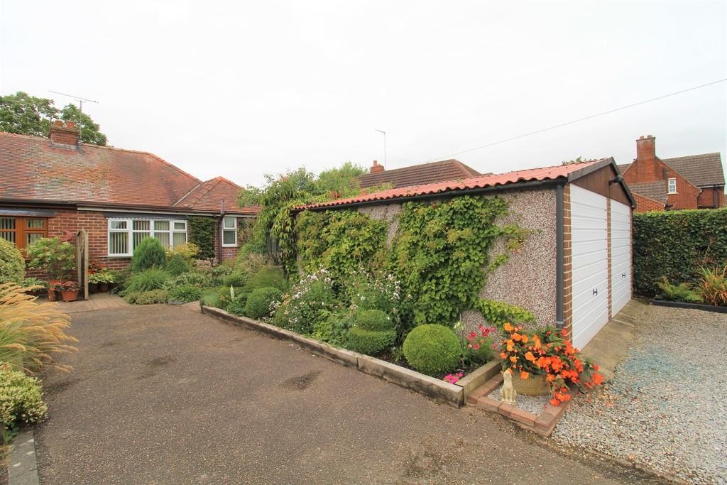 2 bedroom semidetached bungalow for sale in Blyth Road, Oldcotes, Worksop, S81