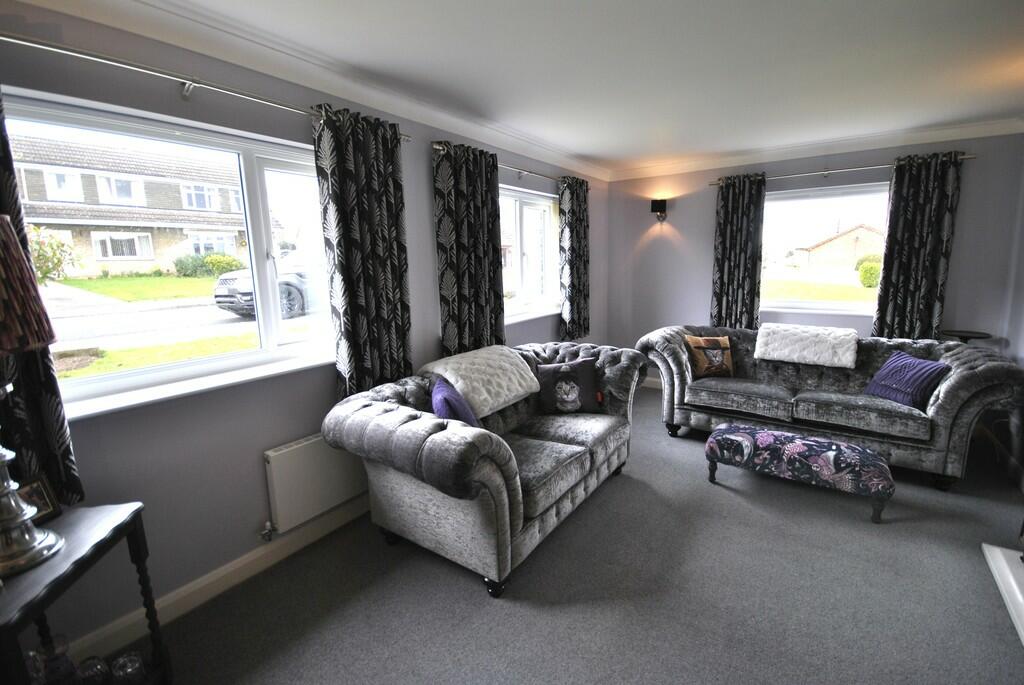 2 bedroom detached bungalow for sale in All Hallowes Drive, Tickhill