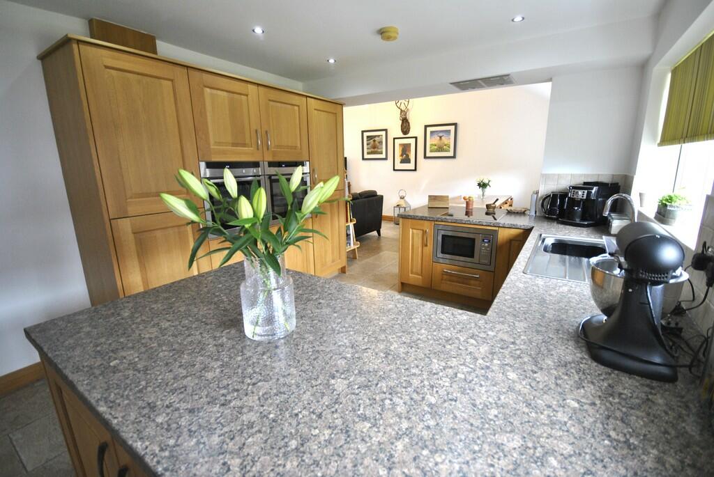 2 bedroom detached bungalow for sale in All Hallowes Drive, Tickhill
