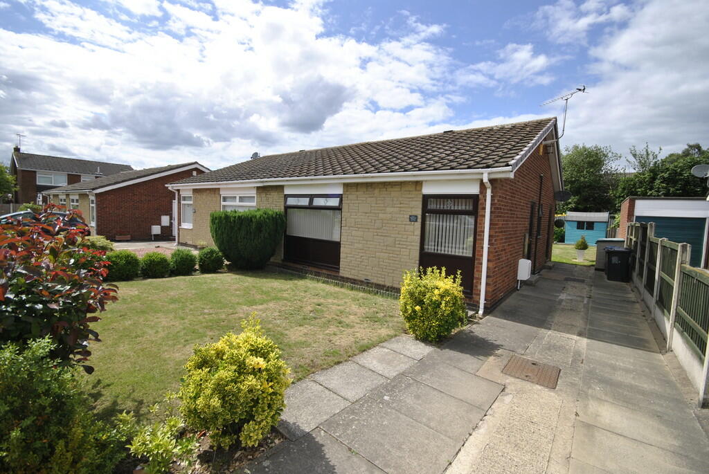 2 bedroom semidetached bungalow for sale in Welton Close, Bessacarr