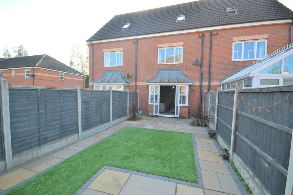 3 bedroom town house for sale in 4 Nunnington Way, Kirk Sandall, DN3