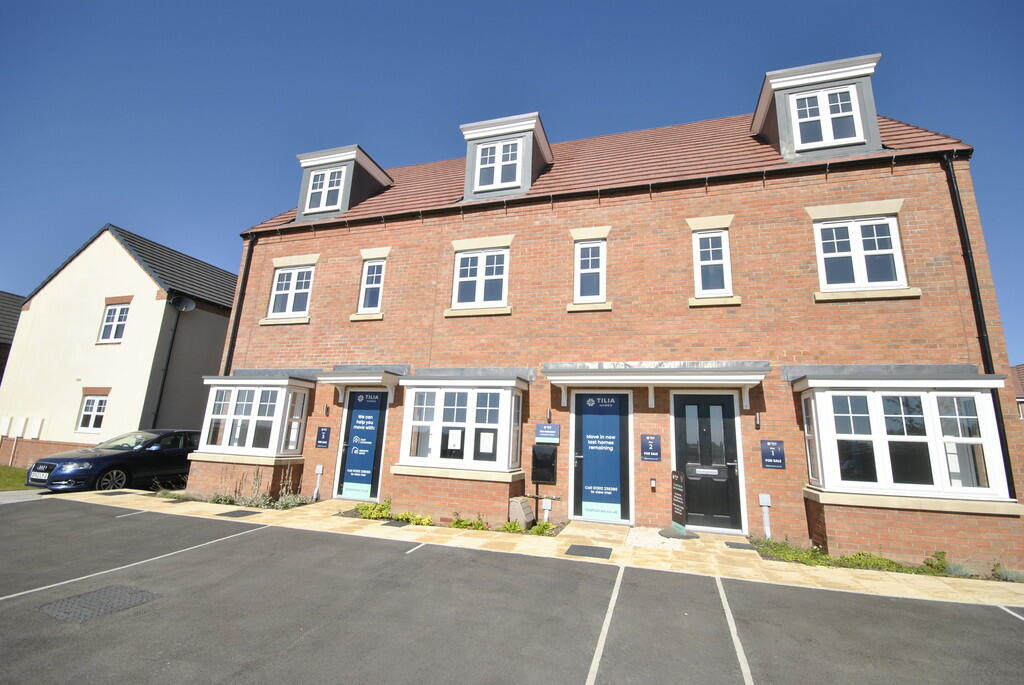 3 bedroom town house for sale in Brinsley Way, Bircotes, DN11