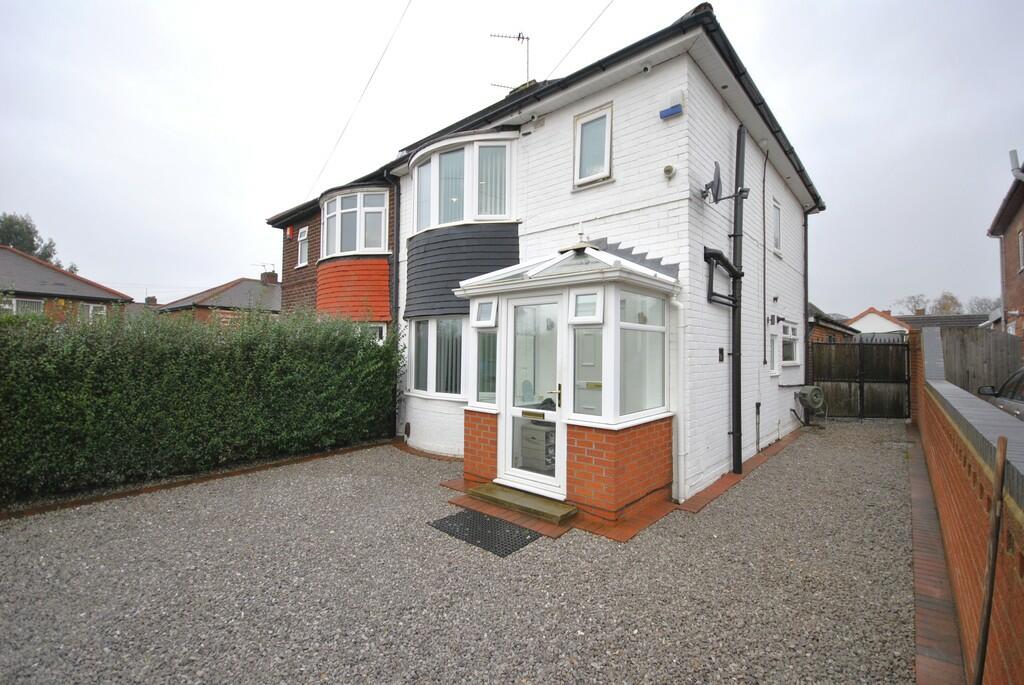 3 bedroom semidetached house for sale in Harrowden Road, Wheatley, DN2