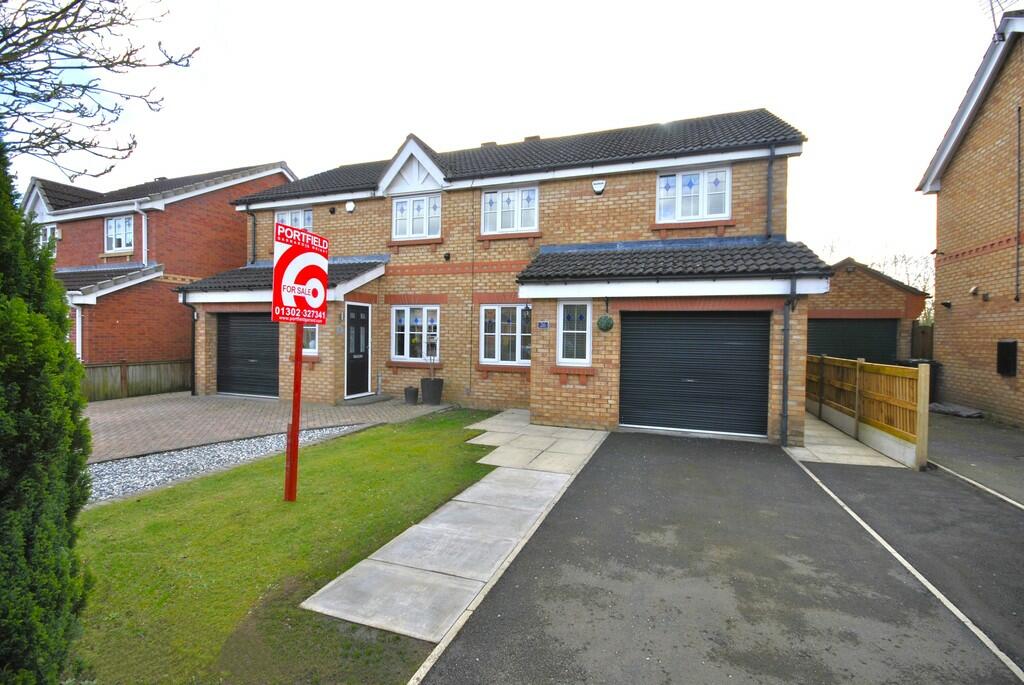 3 bedroom semidetached house for sale in 26 Shuttleworth Close