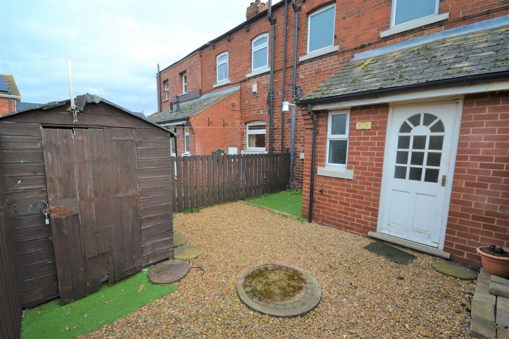 2 bedroom terraced house for rent in Vine Road, Tickhill, Doncaster, DN11