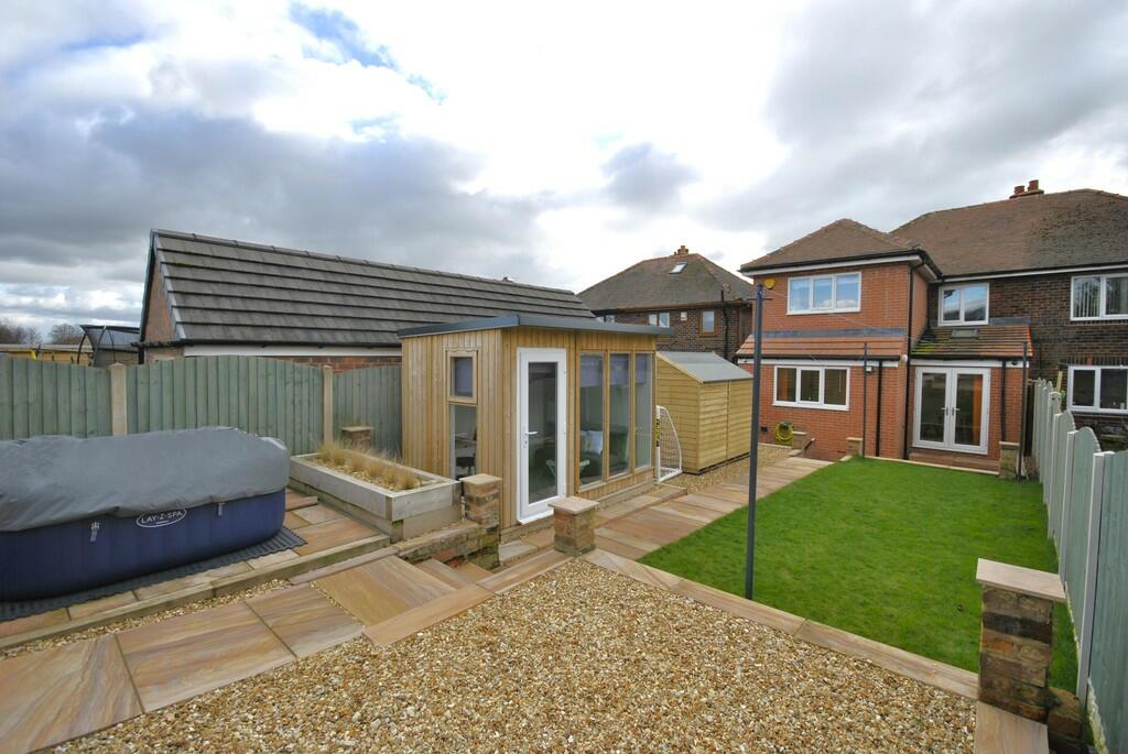3 bedroom semidetached house for sale in Hickleton Road, Barnburgh, DN5