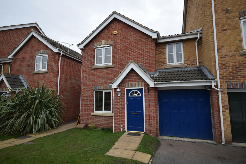 3 bedroom town house for rent in Mulberry Court, Warmsworth, DN4