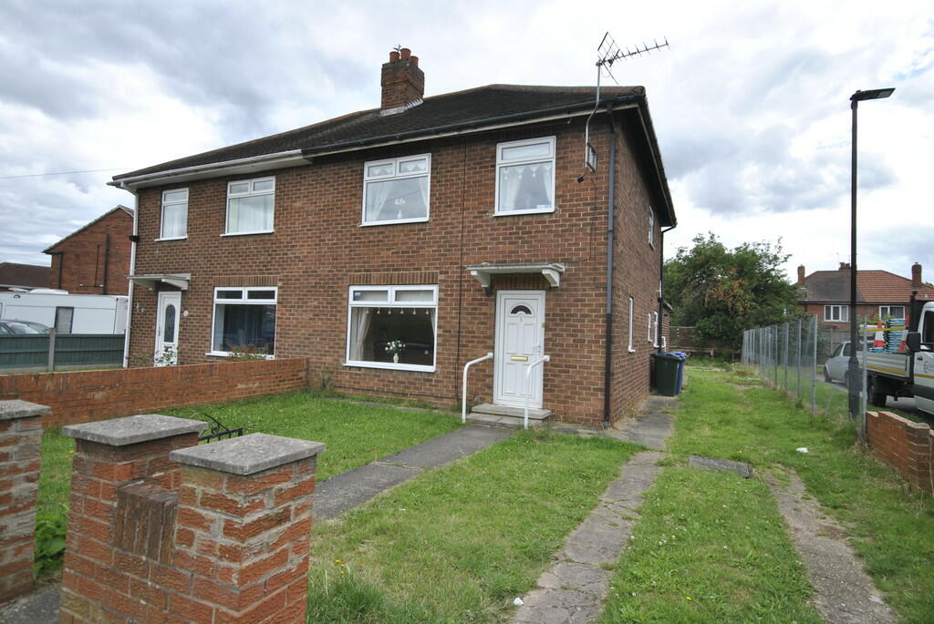3 bedroom semidetached house for sale in Middlegate, Scawthorpe