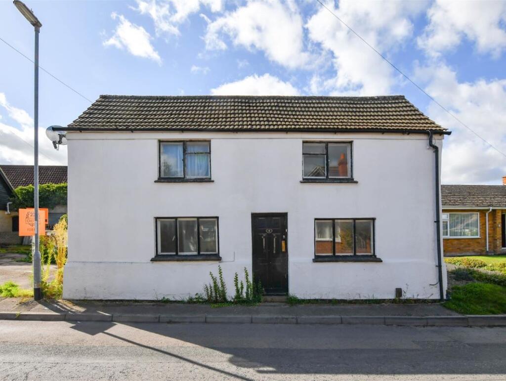 Main image of property: 4 Hythe Lane & Adjacent Land, Burwell, Cambridgeshire, CB25 0EH