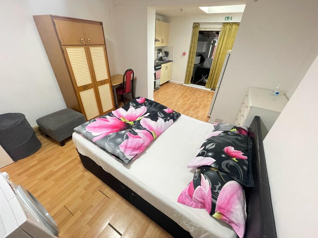 Main image of property: Malam Gardens, London, E14