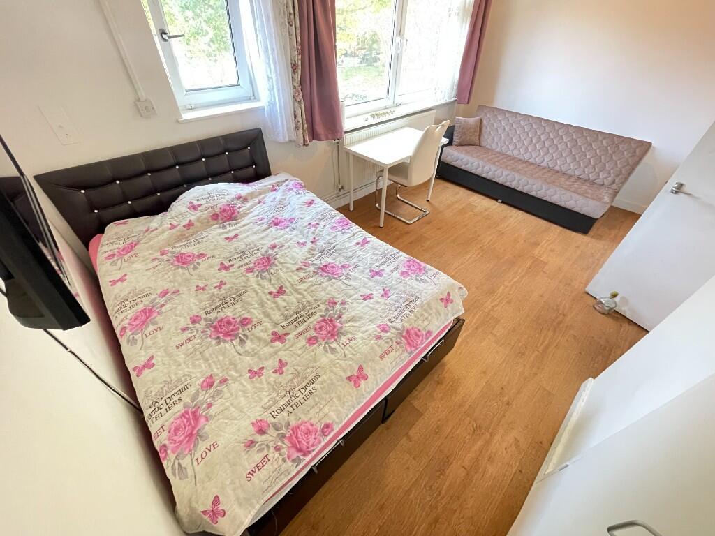 Main image of property: Highbury Quadrant, London, N5