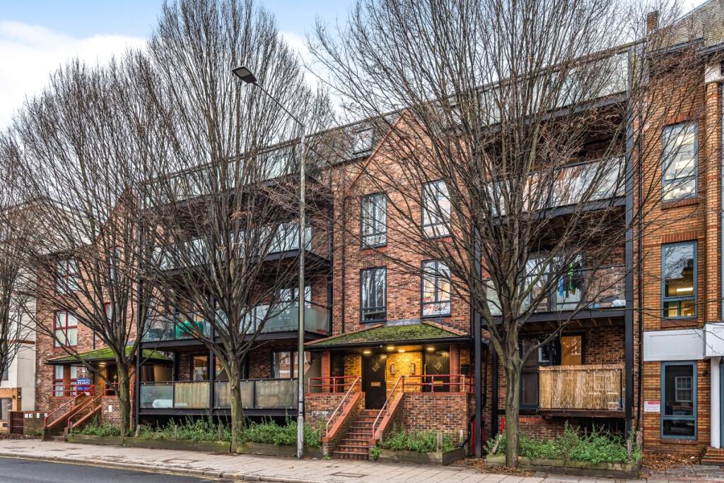 Main image of property: London Road, Kingston Upon Thames, KT2