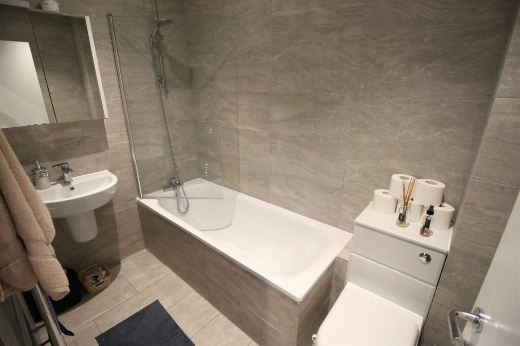 Apartment to rent on Molesey Road, West Molesey