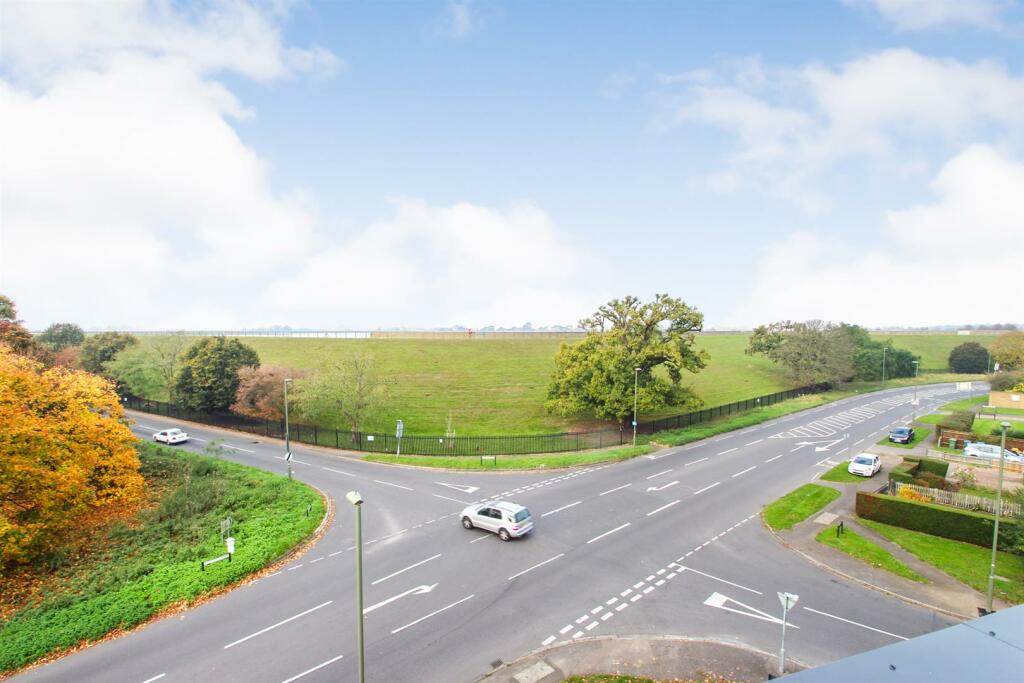 Apartment to rent on Molesey Road, West Molesey