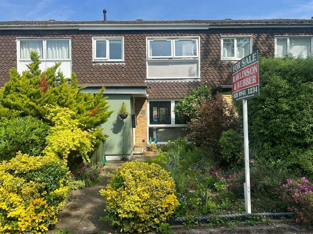 3 bedroom terraced house for sale in Buckingham Gardens, West Molesey, KT8