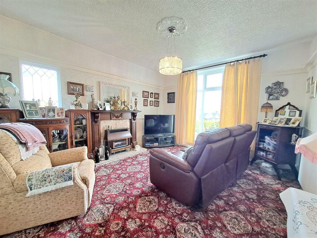 3 bedroom detached house for sale in Adwick Road, Mexborough, S64