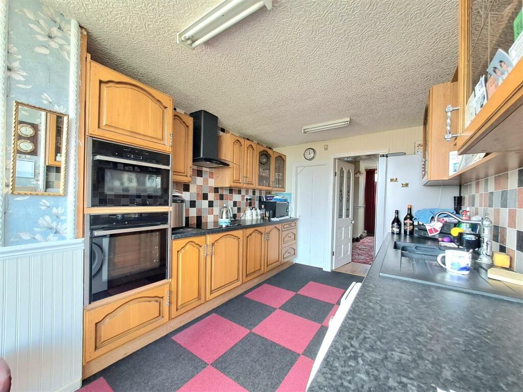 3 bedroom detached house for sale in Adwick Road, Mexborough, S64