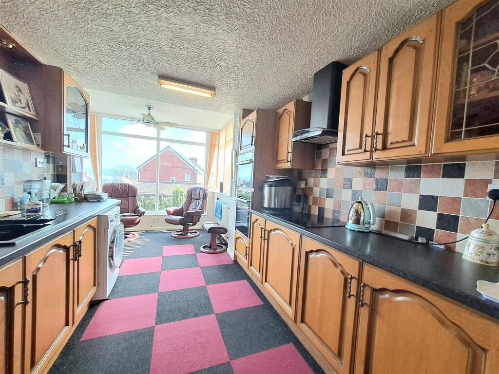 3 bedroom detached house for sale in Adwick Road, Mexborough, S64