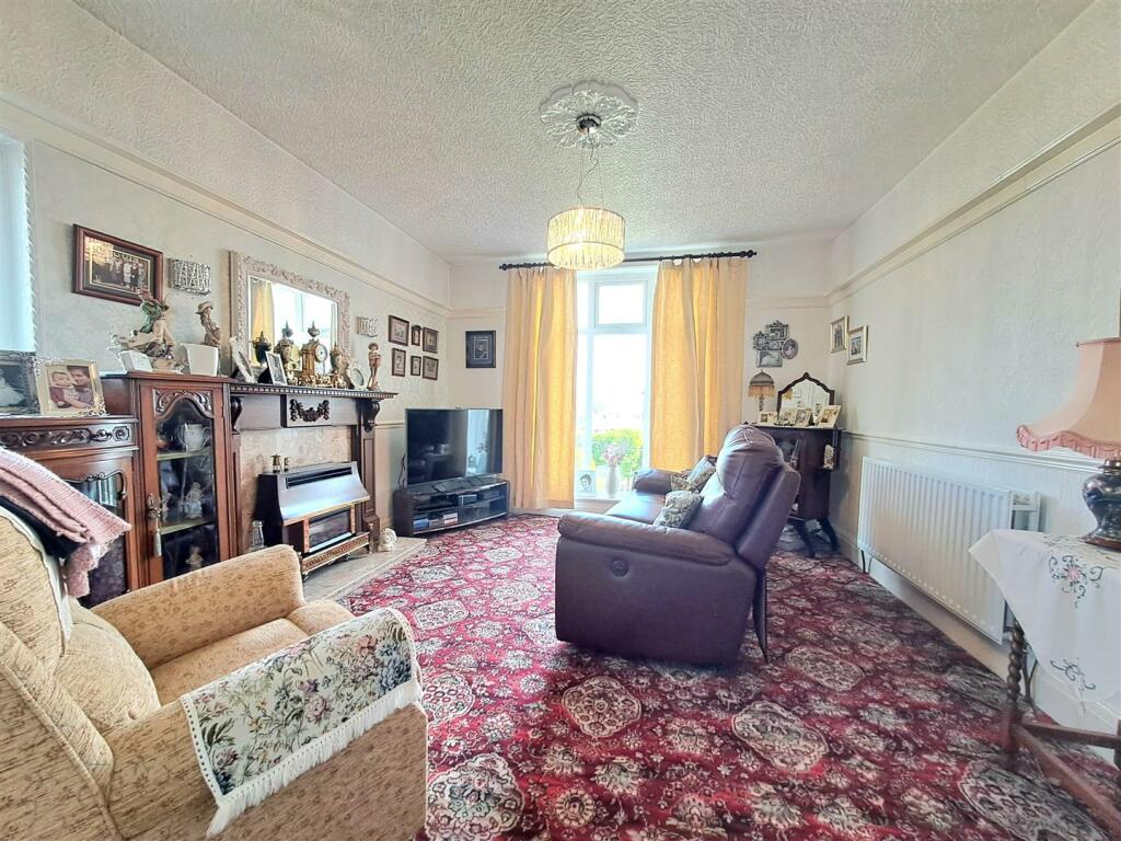 3 bedroom detached house for sale in Adwick Road, Mexborough, S64