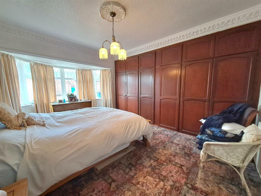 3 bedroom detached house for sale in Adwick Road, Mexborough, S64