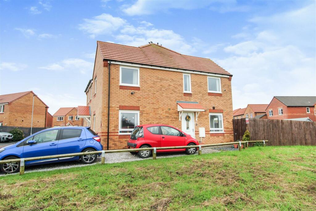 3 bedroom semidetached house for sale in De Montford Drive, Kilnhurst