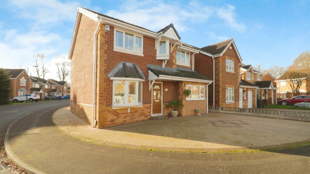 4 bedroom detached house for sale in Hereward Court, Conisbrough, Doncaster, DN12