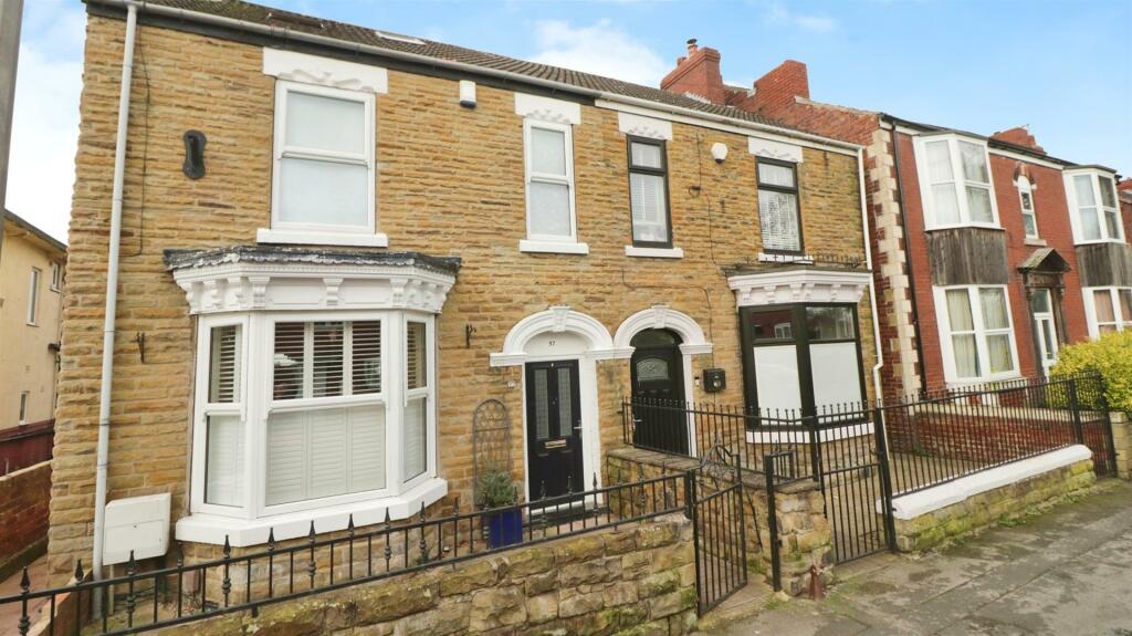 5 bedroom semi-detached house for sale in Park Road, Mexborough, S64