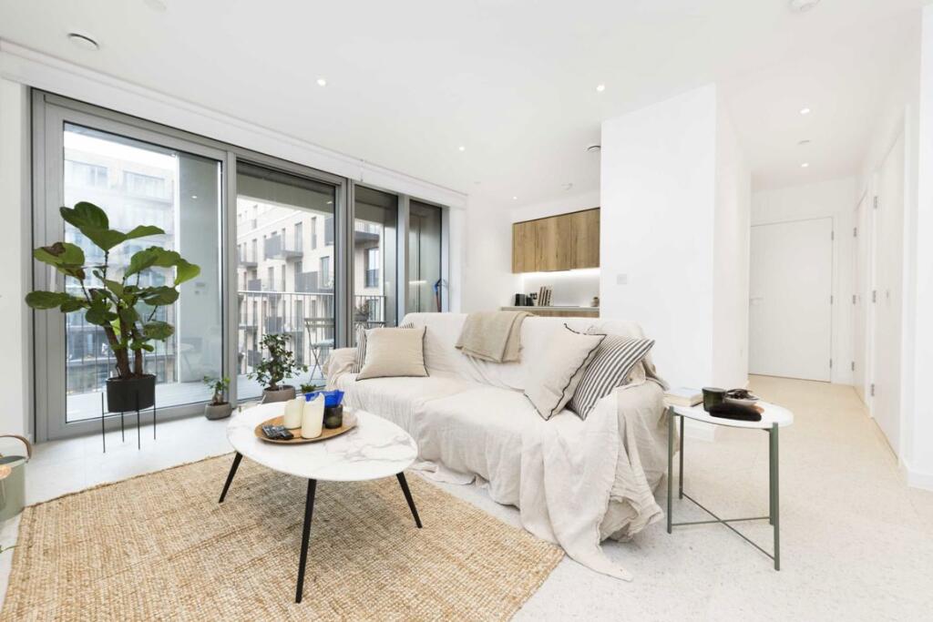 Main image of property: Tapestry Way, Whitechapel