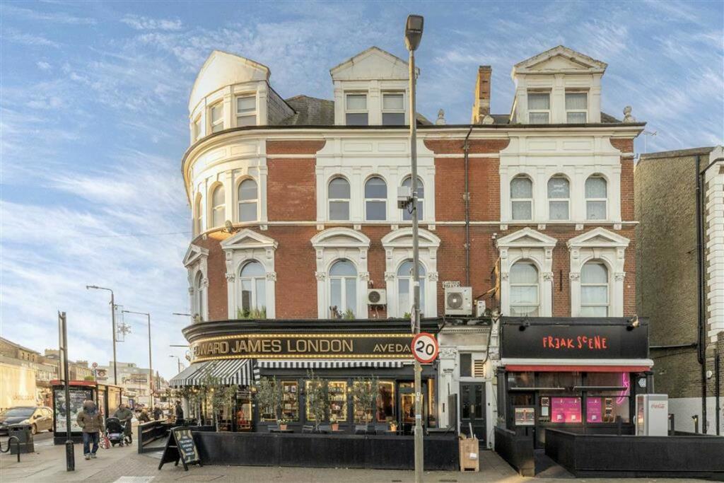 1 bedroom flat for sale in Balham High Road, Balham, SW12