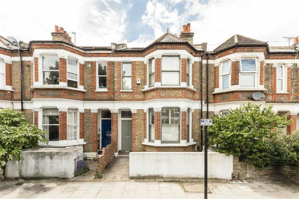 2 bedroom flat for sale in Hubert Grove, Stockwell, SW9