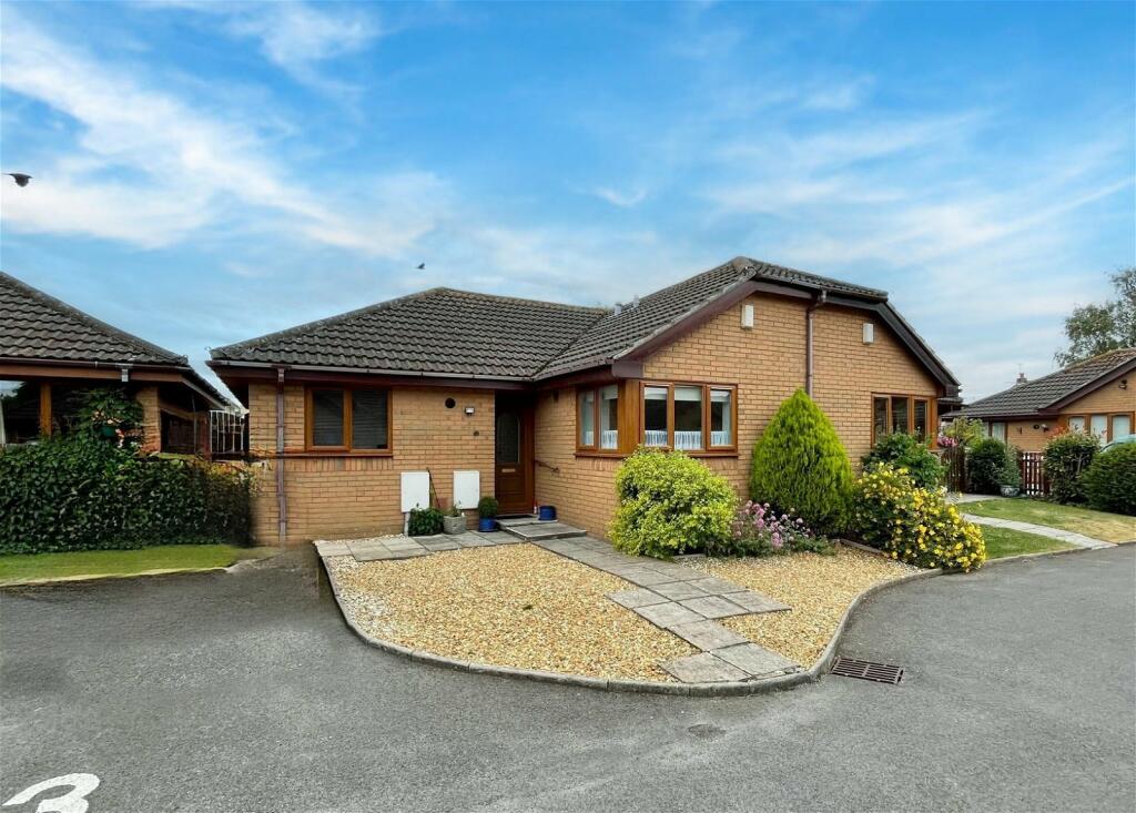 2 bedroom semidetached bungalow for sale in Orchard Close, Congresbury