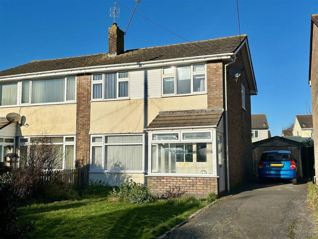 3 bedroom semidetached house for sale in Venus Street, Congresbury, BS49