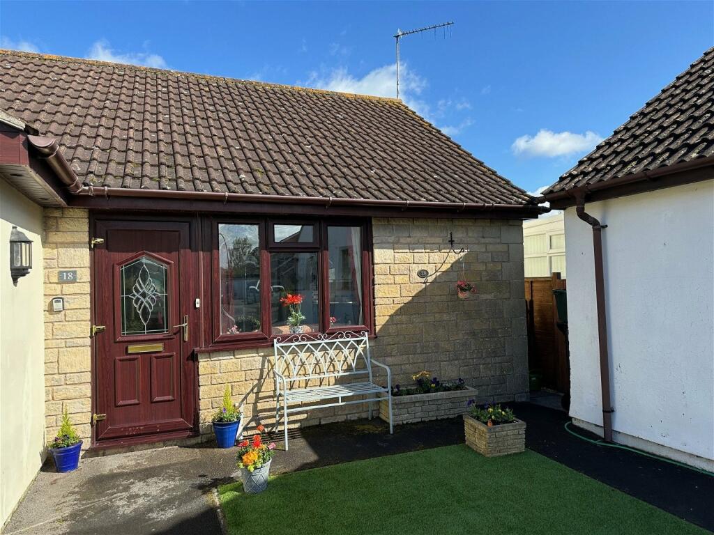 1 bedroom semidetached bungalow for sale in Silver Street, Congresbury