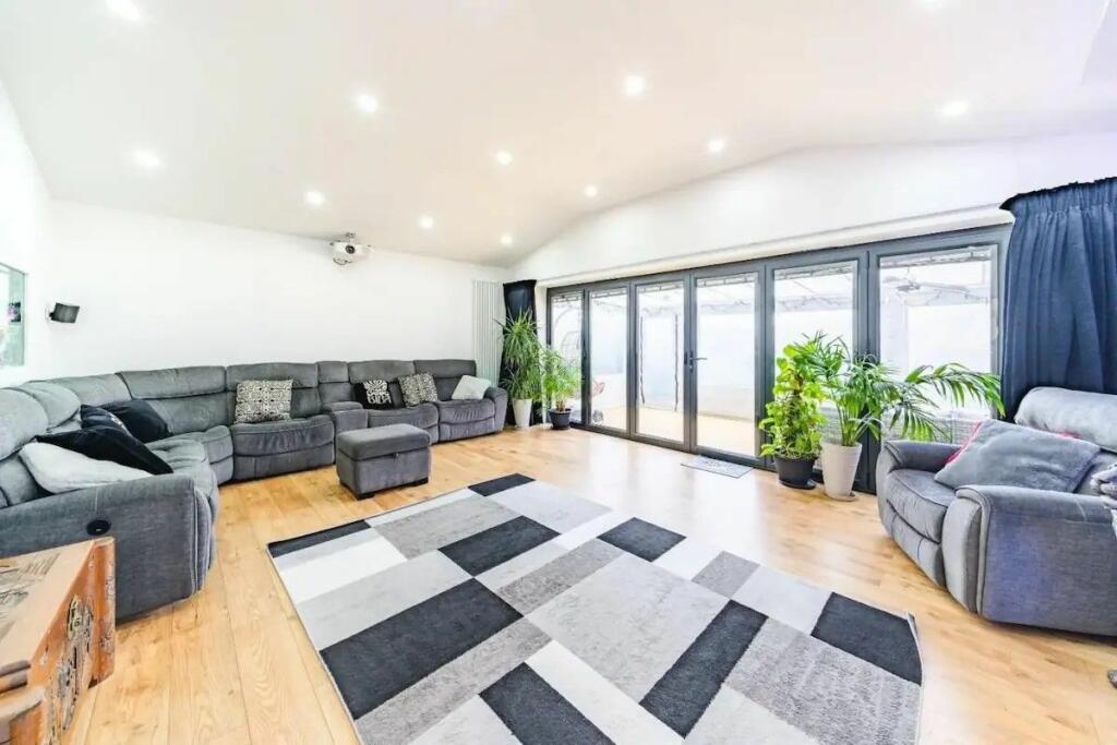 Additional property image - Bishops Road, Cleeve
