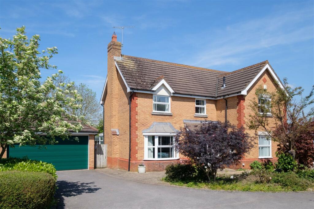 4 bedroom detached house for sale in Kenn Moor Road, Yatton, BS49
